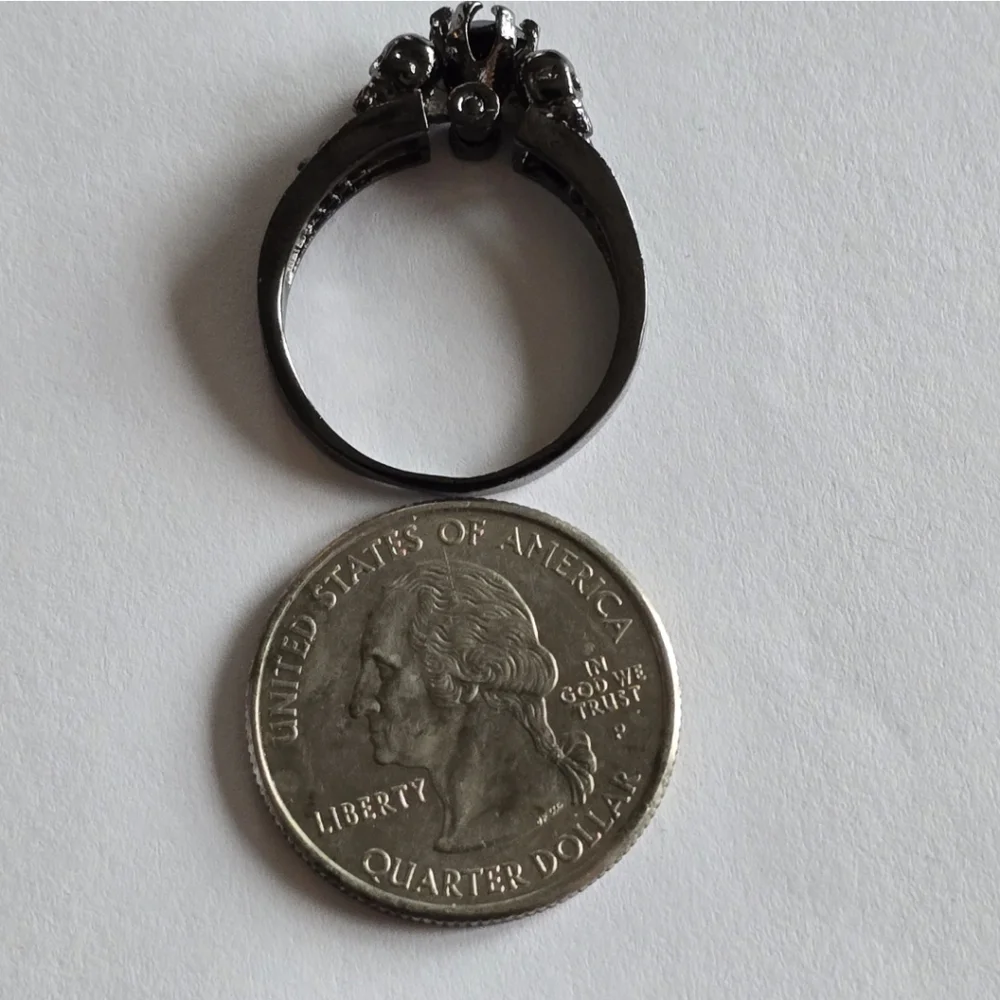 Skull Ring size 9 halloween spooky nine silver tone black faux gem skeleton goth
